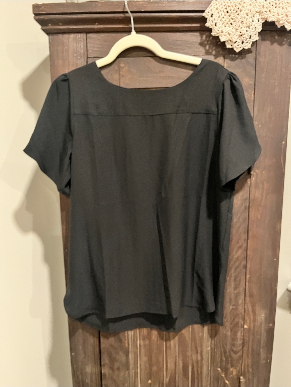 Black Women's Short-Sleeve Scoop Neck Top